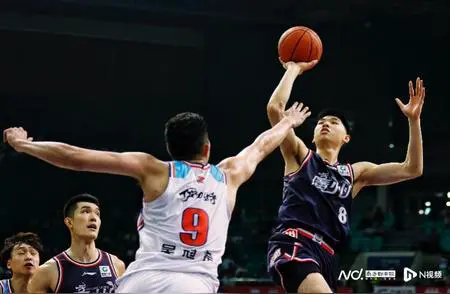 年轻篮球选手如何在锦标赛中脱颖而出